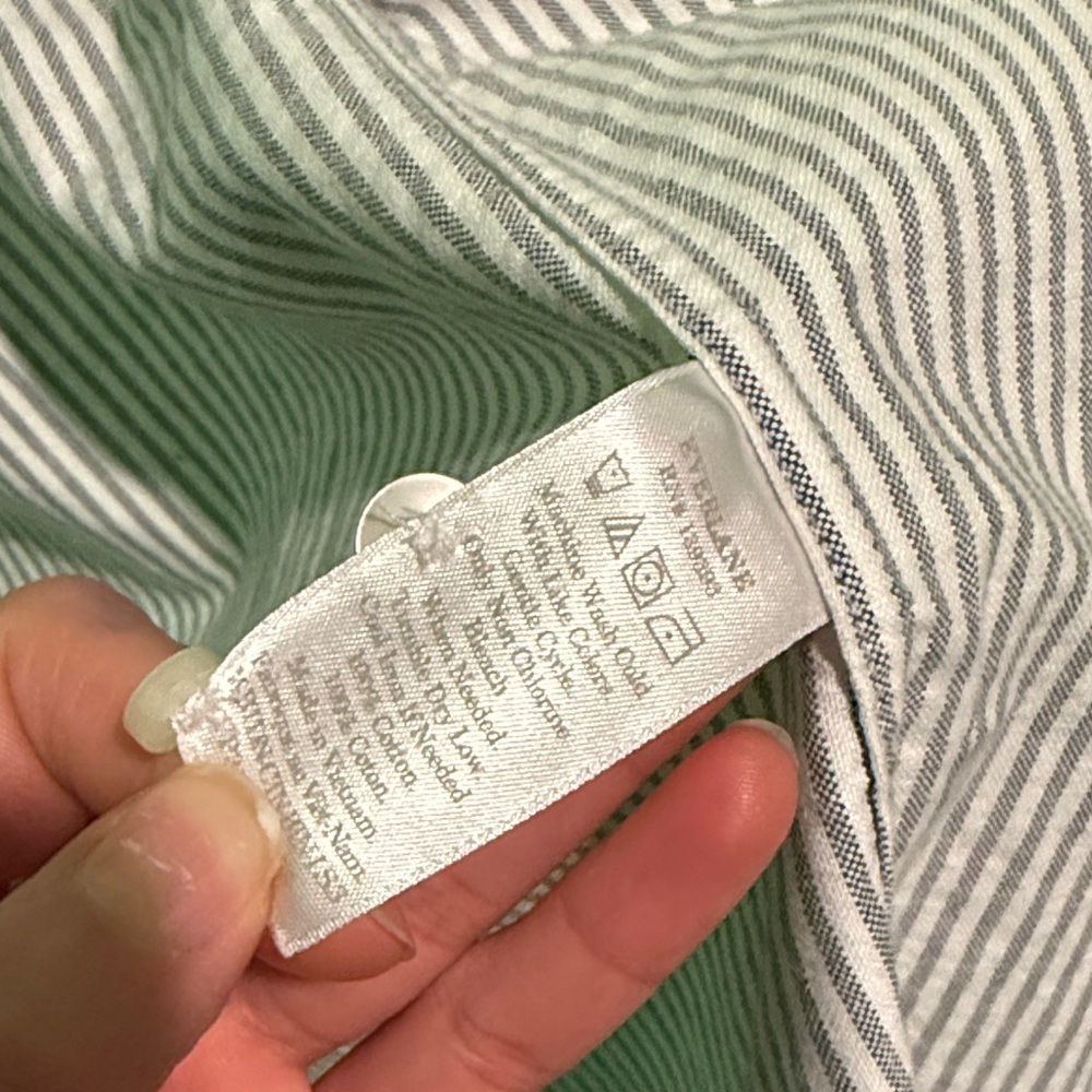 Everlane Oxford  White and Gray Striped Casual Shirt - Picture 4 of 4